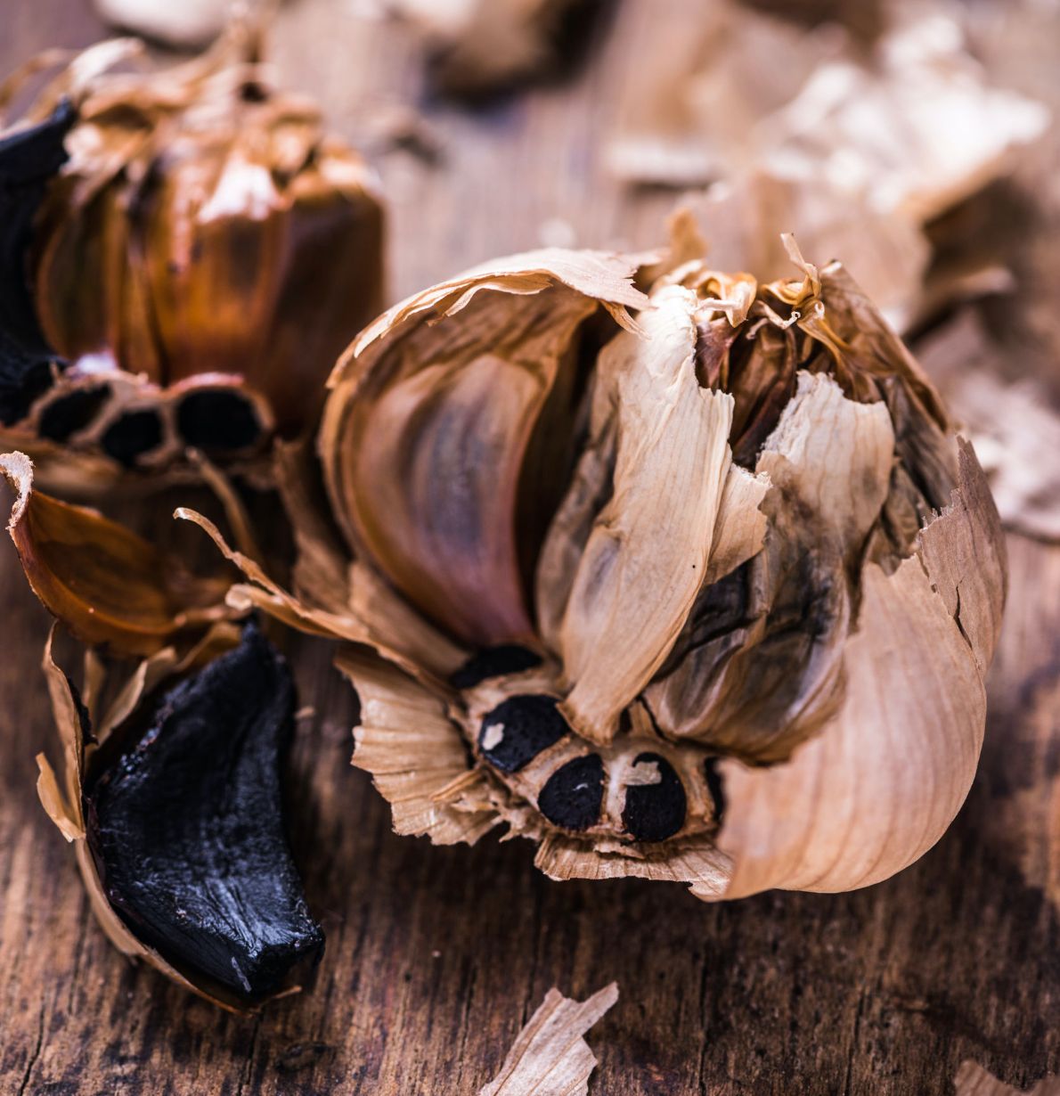 Che cos'è l'aglio fermentato, ovvero l'aglio nero? - Valfrutta Magazine