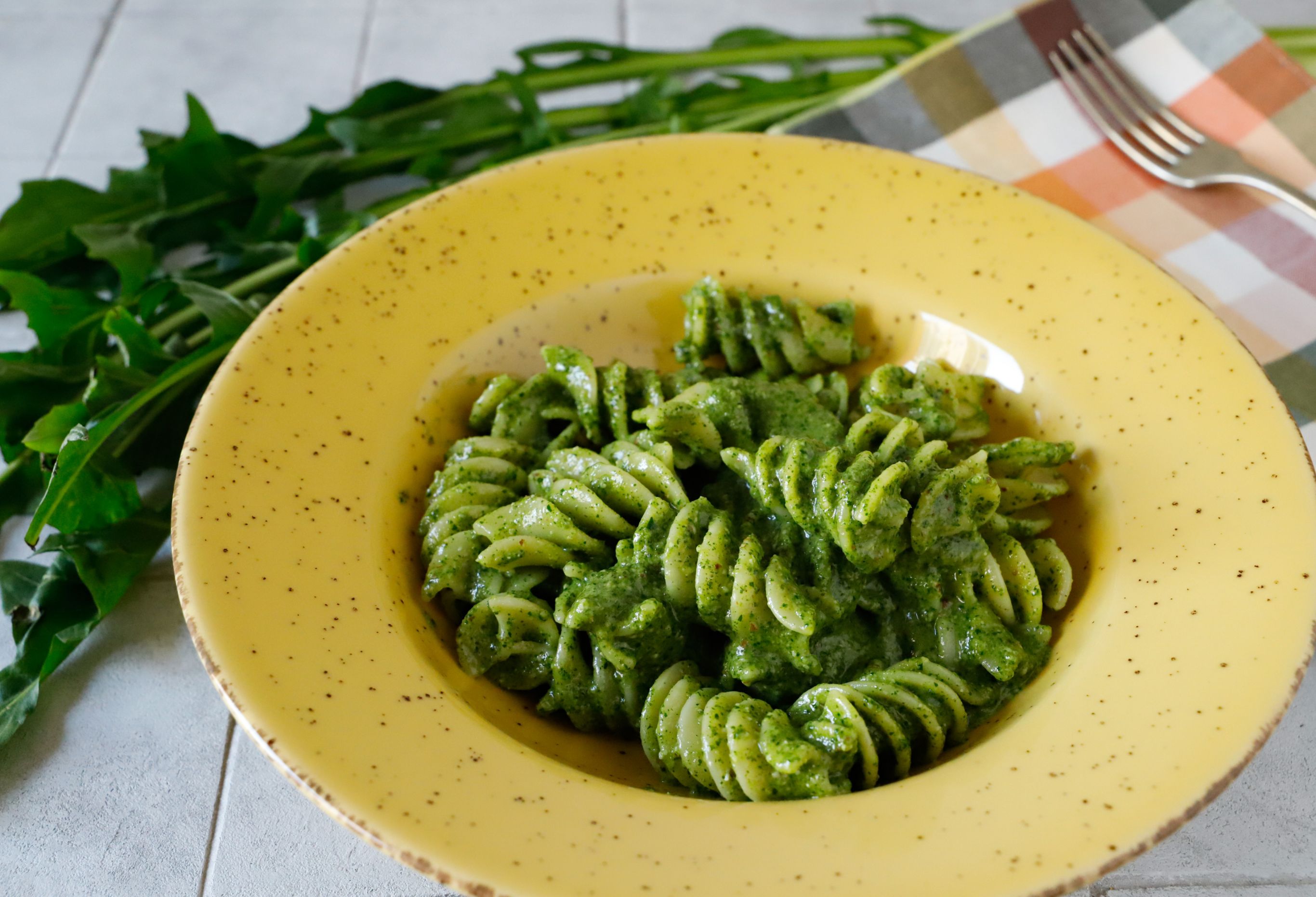 Ogni occasione è buona per la pasta con pesto di cicoria!