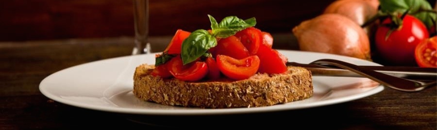 Crostini al pomodoro con olio extravergine di oliva