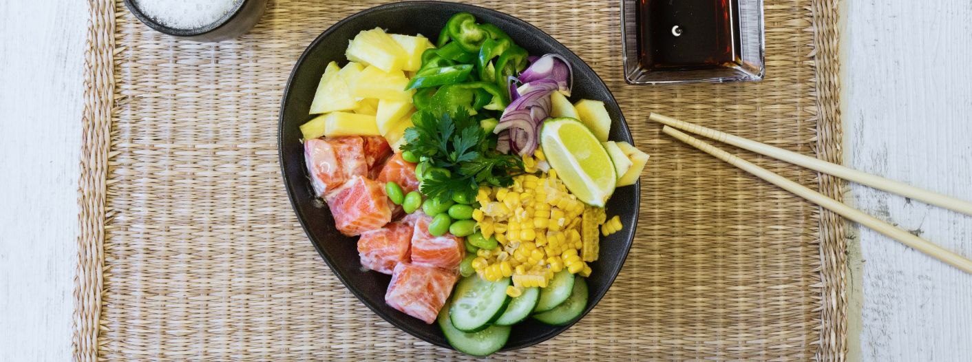 Poke bowl con tartare di salmone, mango, edamame, avocado, Wakame,  cetriolo, crunch e alghe nori - Foto di Baka by Roberta Bacarelli, Napoli -  Tripadvisor