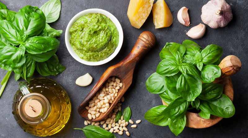 Come Fare Il Pesto Genovese A Casa La Ricetta Originale Del Consorzio Basilico Dop Saporie