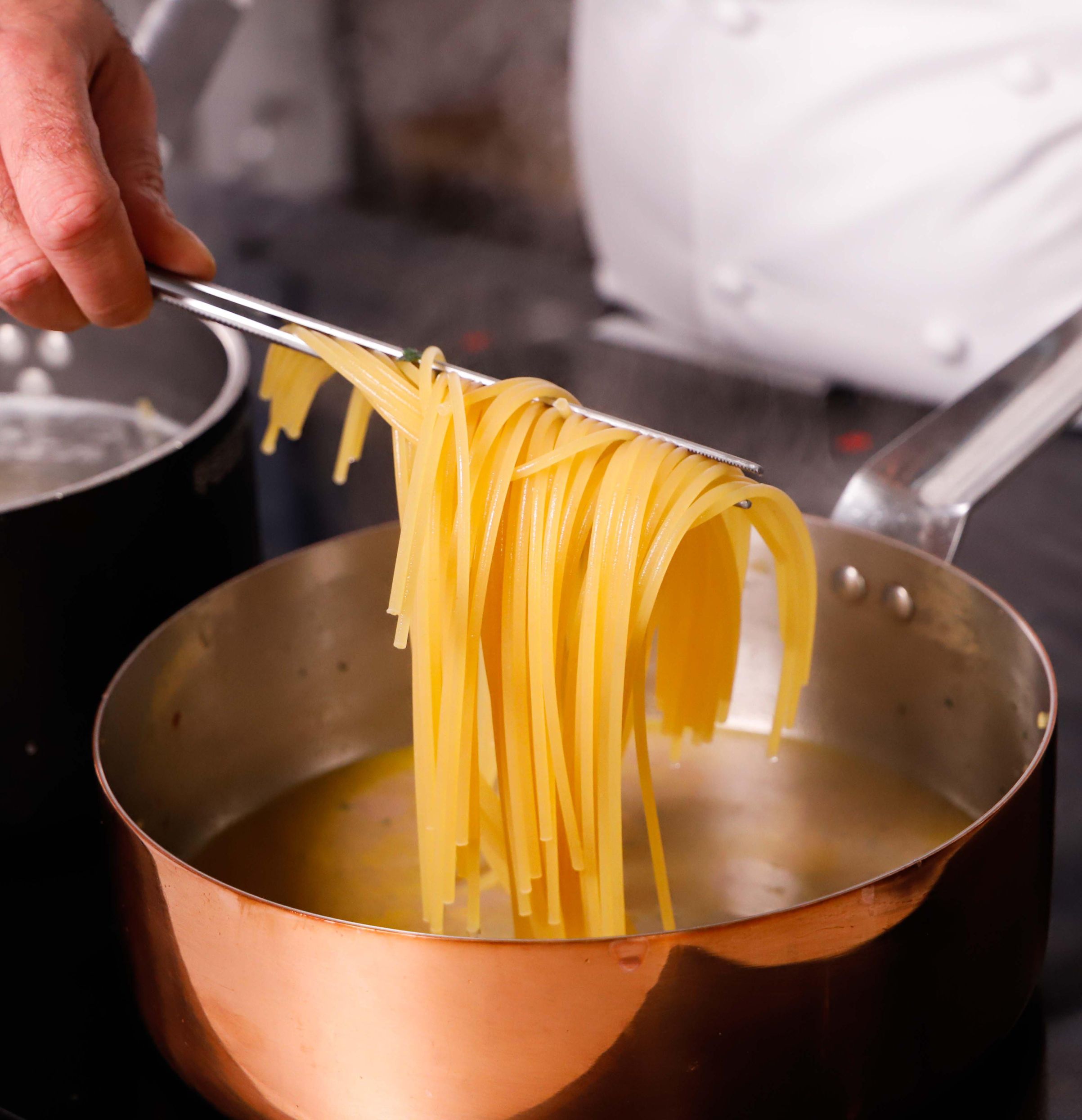 Spaghetti Allo Scoglio Ricetta Napoletana In Bianco Saporie