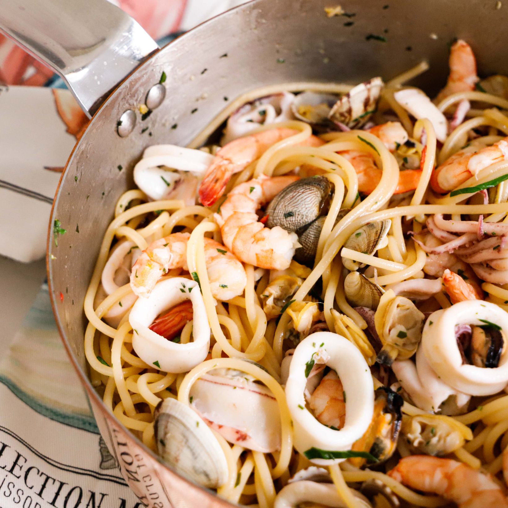 Spaghetti Allo Scoglio Ricetta Napoletana In Bianco Saporie