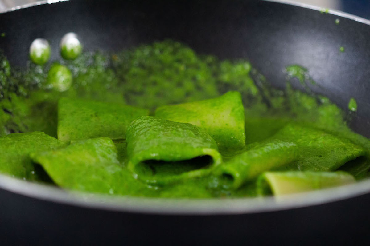 Paccheri In Crema Di Cime Di Rapa E Mandorle Tostate Ricetta Saporie Saporie